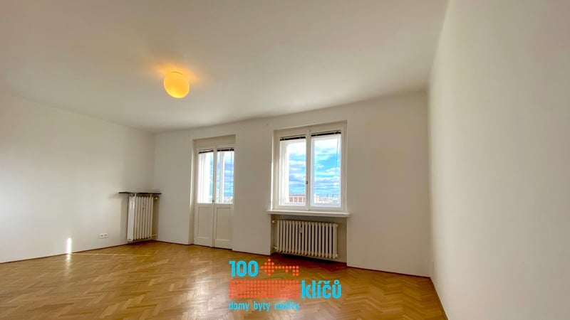 Obývací pokoj se vstupem na terasu