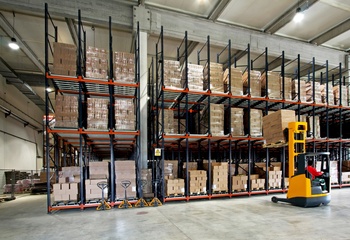 Logistikdienstleistungen - Lagerung von bis zu 1.000 m2 Standort KOLÍN
