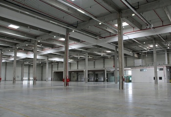 Moderní skladové a výrobní prostory k pronájmu - D11