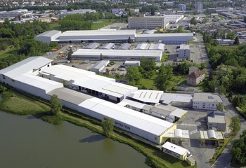 Logistická společnost nabízí své služby nedaleko Českých Budějovic D3.