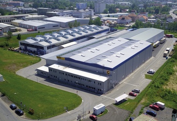 Logistická společnost nabízí své služby nedaleko Českých Budějovic D3.