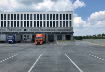 Nabídka komplexních logistických a přepravních služeb v Tuchoměřicích u letiště Praha.