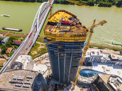 Slovensko má novú najvyššiu budovu, Eurovea Tower prevýšila 125 metrov