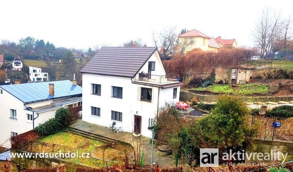Rodinný dům, 2 byty, 3+1 a 2+kk, 160 m2, pozemek 607 m2, garáž, Praha - Suchdol