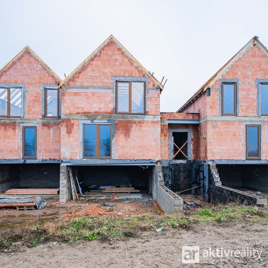 Prodej novostavby rodinného domu s užitnou plochou 142 m2, s dispozicí 4+kk, technická místnost, prádelna, 2 krytá parkovací stání, soukromá zahrada, Lužec nad Vltavou