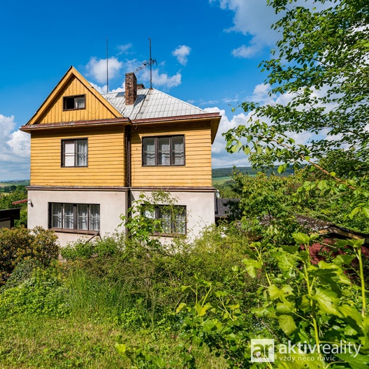 Prodej secesní prvorepublikové vilky s výhledem na hrad v Potštejně