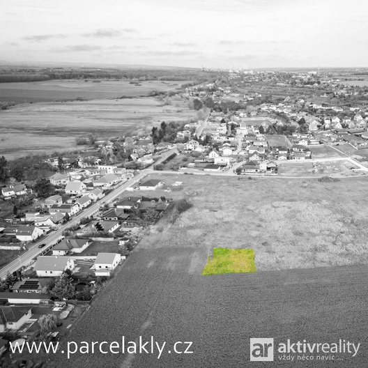 Prodej komerčního pozemku 934 m², Kly