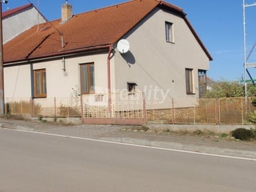Prodej rodinného domu,  673 m2 - Hluboké u Jinošova