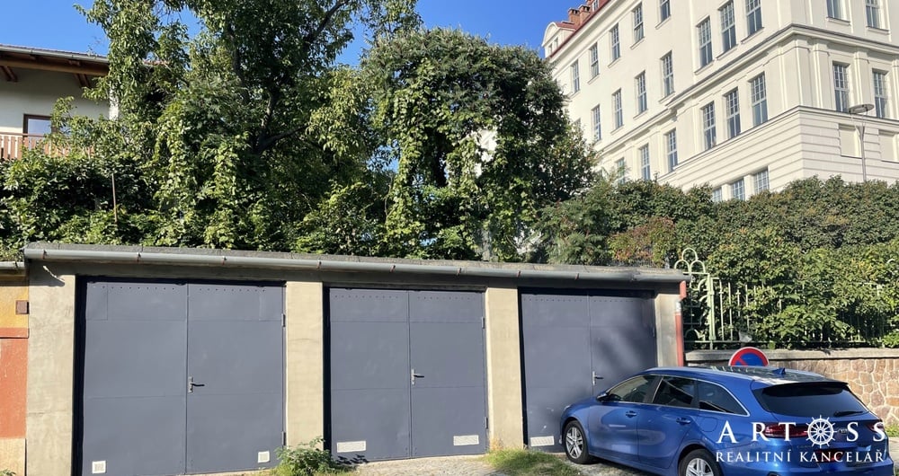 Prodej garáže s nabíjecí stanicí pro elektromobily, 21 m² - Brno-Žižkova ulice