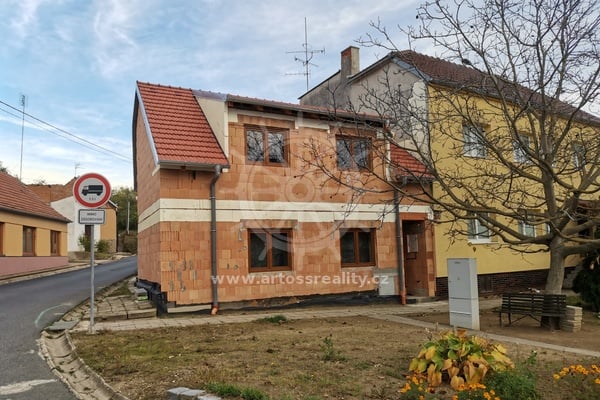 Prodej hrubé stavby rodinného domu, UP 92,5 m² + dvůr - Sobotovice