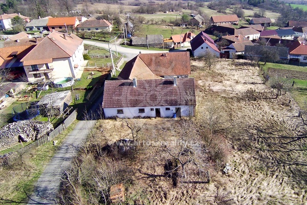 Prodej RD 3+1 s hospodářským stavením a stavebním pozemkem , obec Hroznatín, okres Třebíč, CP 2 795m2