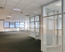 Pronájem kancelářských prostor v rámci moderního administrativního centra, 300m²