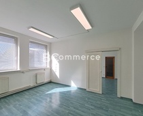 Pronájem kancelářské jednotky v blízkosti D1 s parkováním, 370m²
