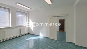 Pronájem kancelářské jednotky v blízkosti D1 s parkováním, 370m²