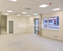 Pronájem moderní obchodně-kancelářské jednotky, 140m²