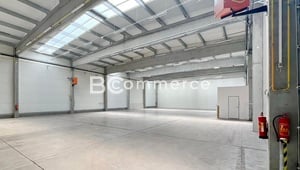 Pronájem sendvičové skladové haly