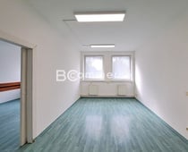 Pronájem kanceláří v blízkosti D1 s parkováním, 60m2