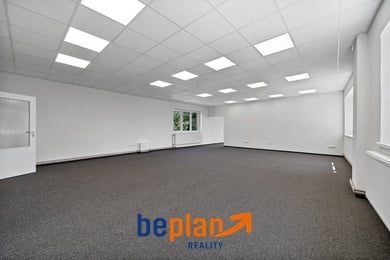 Nabízíme nově zrekonstruovaný komerční prostor o celkové užitné ploše cca 155 m2 + sklep v žádané lokalitě v Chocni. Nachází se blízko ulice Nábřeží., Ev.č.: 00378
