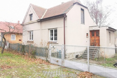 Prodej rodinného domu s pozemkem 1689 m2 v obci Oskořínek, Nymburk, Ev.č.: 00120