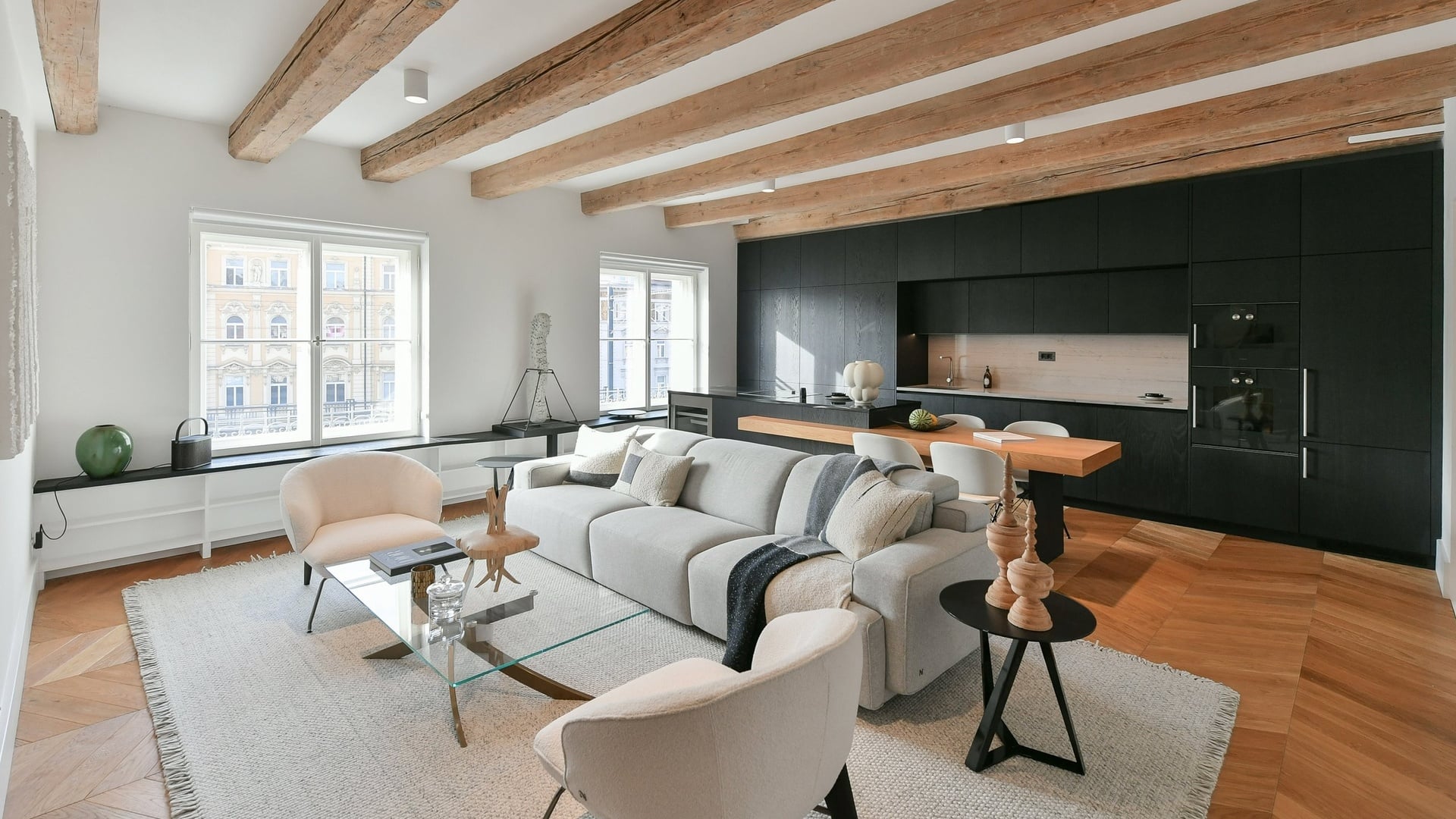 Prodej exkluzivního bytu 3+kk s nadčasovým designem v srdci Karlína – 138 m².