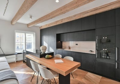 Prodej exkluzivního bytu 3+kk s nadčasovým designem v srdci Karlína – 138 m².