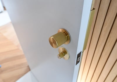 Prodej exkluzivního bytu 3+kk s nadčasovým designem v srdci Karlína – 138 m².