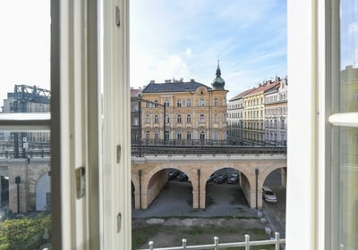 Prodej exkluzivního bytu 3+kk s nadčasovým designem v srdci Karlína – 138 m².