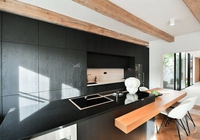 Prodej exkluzivního bytu 3+kk s nadčasovým designem v srdci Karlína – 138 m².