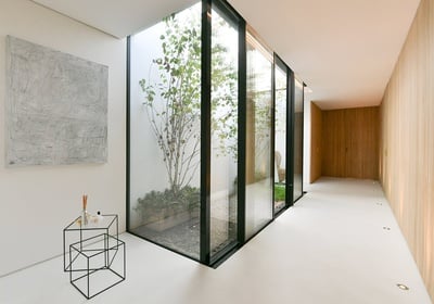 Prodej exkluzivního bytu 3+kk s nadčasovým designem v srdci Karlína – 138 m².