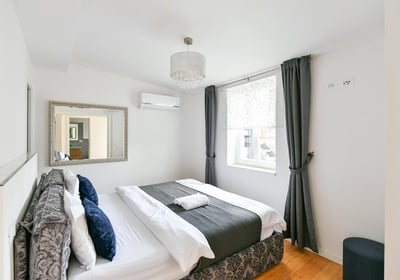 Ložnice se šatníkem