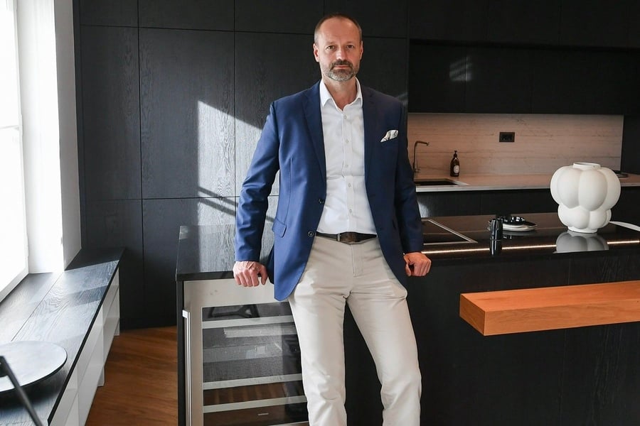 Luxusní nemovitosti fungují stejně jako umění. Emoce rozhodují, poslechněte si rozhovor s Petrem Míkou