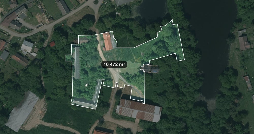 Stavební pozemek 10472 m² se zemědělskými budovami, Stráž - Olešná