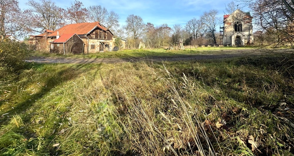 Stavební pozemek 10472 m² se zemědělskými budovami, Stráž - Olešná