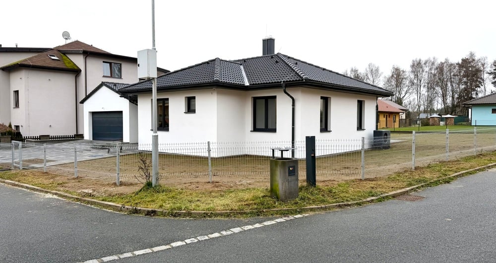 Novostavba RD 4+kk (užitná plocha 117 m²) s dvougaráží a zahradou 938 m², Rozvadov