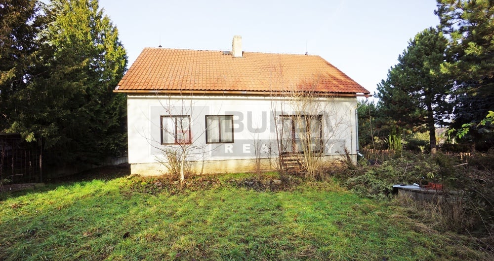 Prodej podílu 1/2 rodinného domu 285 m², Zeleneč