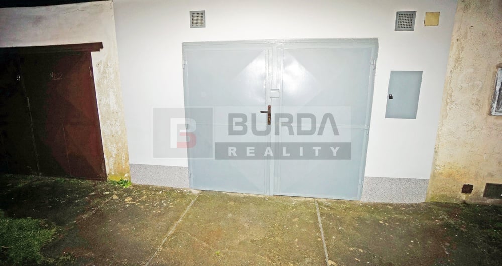 Zděná garáž 25 m2, Mělník