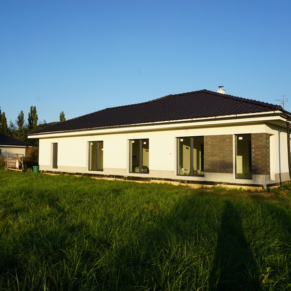 Novostavba bungalovu 4+kk s garáží a zahradou, Mladkov