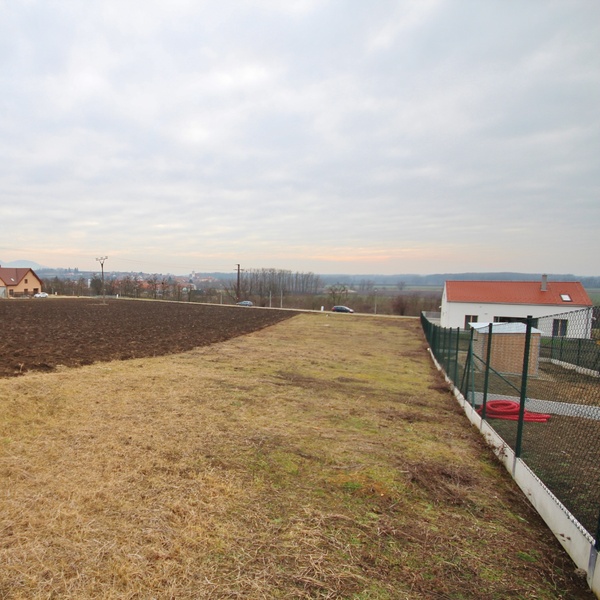 Prodej stavebního pozemku 1317 m2 v Pouzdřanech