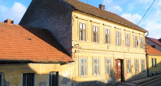 Prodej rodinný dům k rekonstrukci 318 m2, Lochovice