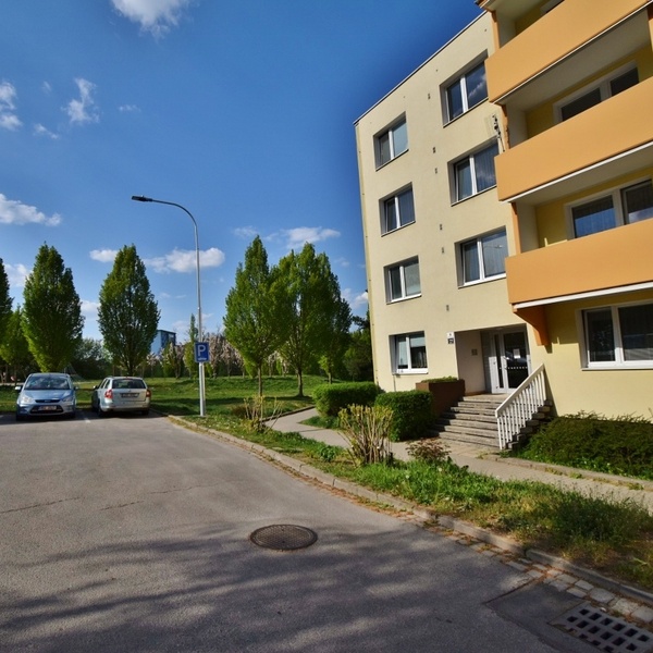 Pronájem krásného bytu 1+1 po rekonstrukci 38 m² + lodžie - Laštůvkova 8, Brno - Bystrc