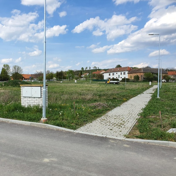 Prodej pozemku 613m2, Krakovany