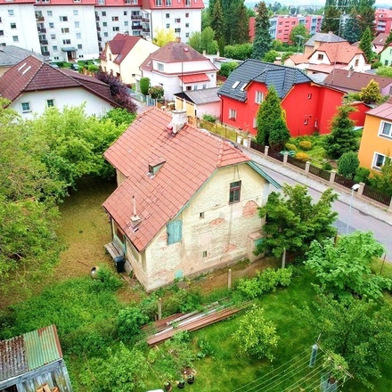 Dům se zahradou nedaleko lesa, Říčany u Prahy