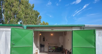Prodej garáže s nádvořím 42 m²
