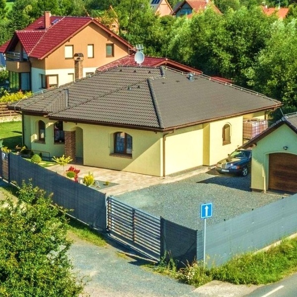 Rodinný, jednopodlažní, bezbariérový dům v obci Třemblat na Praze Východ
