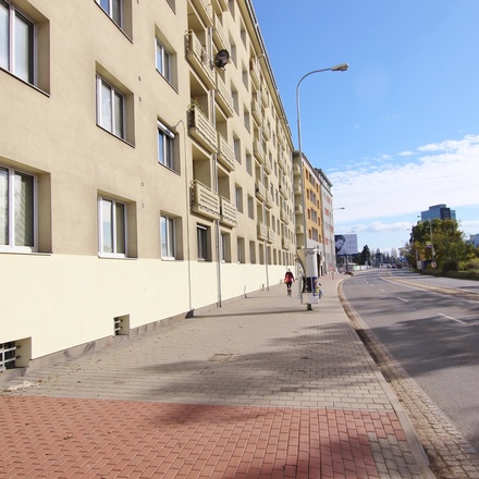 Pronájem zrekonstruovaného cihlového bytu s balkonem 2+kk (3+kk) 55 m2, ulice Poříčí, Brno - Staré Brno.