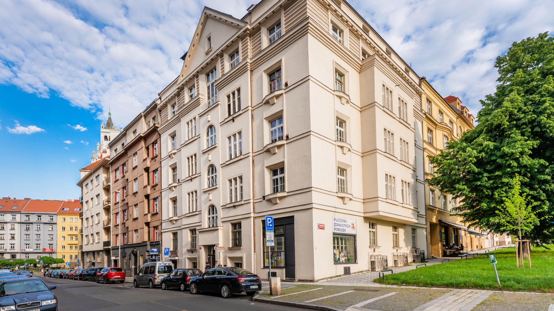 Pronájem bytu 2+kk, 57 m² - Praha - Dejvice