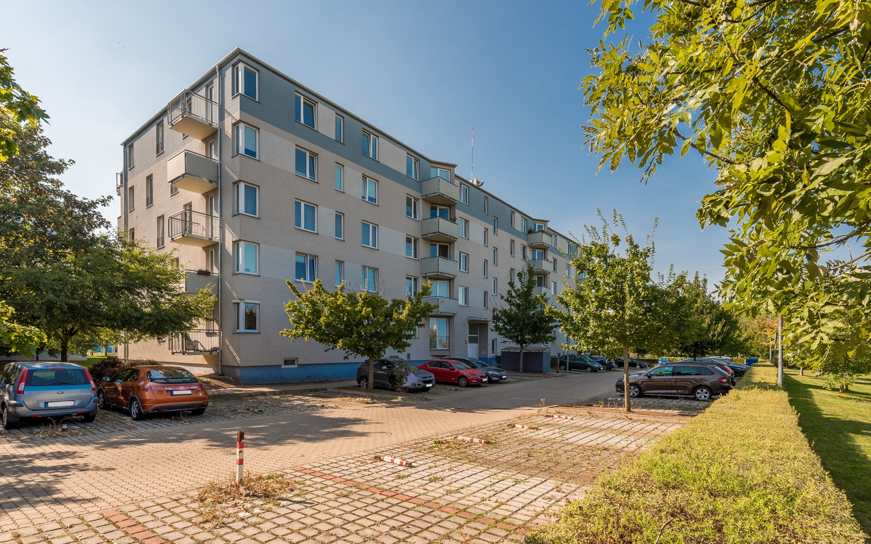 Pronájem bytu 2+kk (43 m² + 7 m² balkon) s garážovým stáním a sklepem - Praha - Letňany