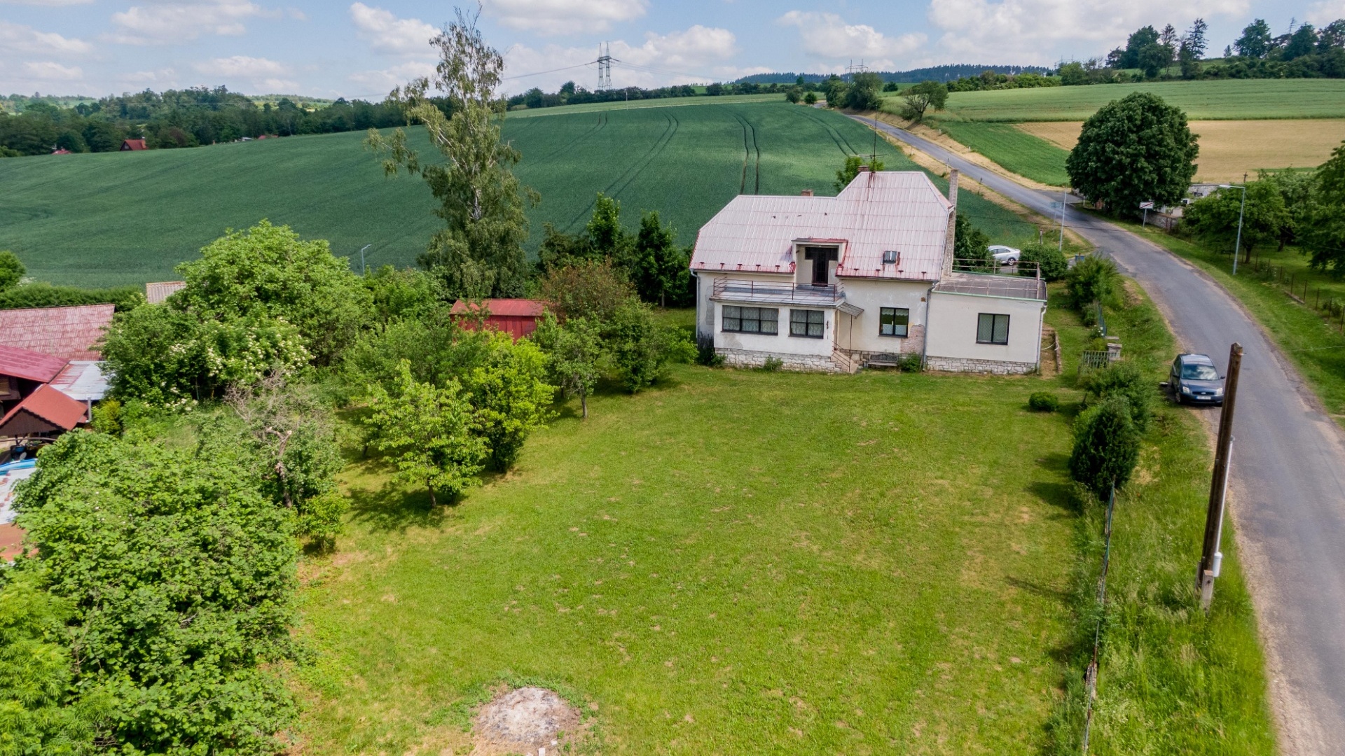 Patrový rodinný dům s výjimečným pozemkem na okraji obce - Soběšín