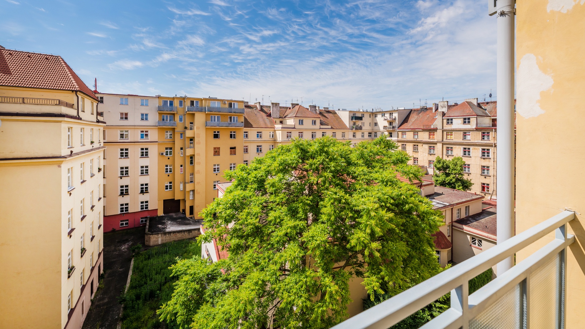Pronájem bytu 2+kk, 46 m² - Praha - Holešovice