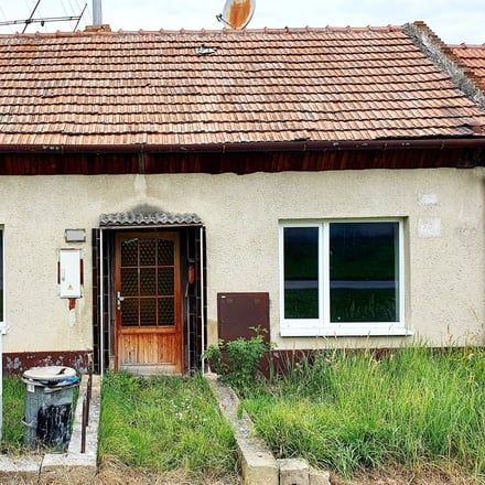Prodej rodinného domu Těšany, se zahradou, ke kompletní rekonstrukci či demolici